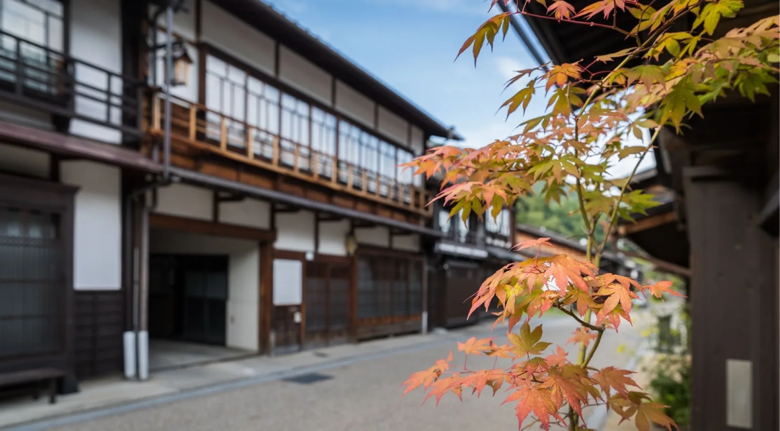 Narai-juku's traditional wooden buildings and autumn foliage along the old Nakasendo road